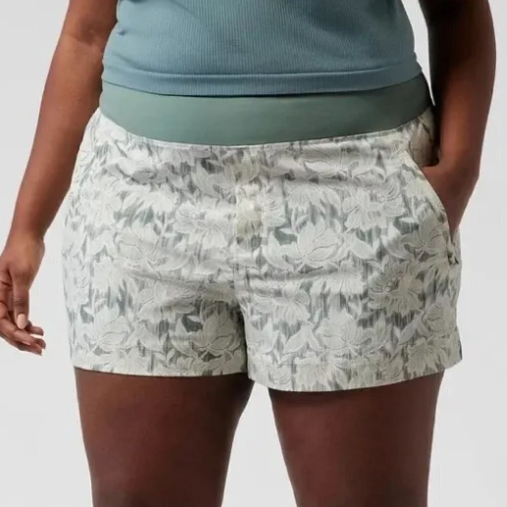 Athleta Trekkie North Short Ethereal Bloom Magnolia White
